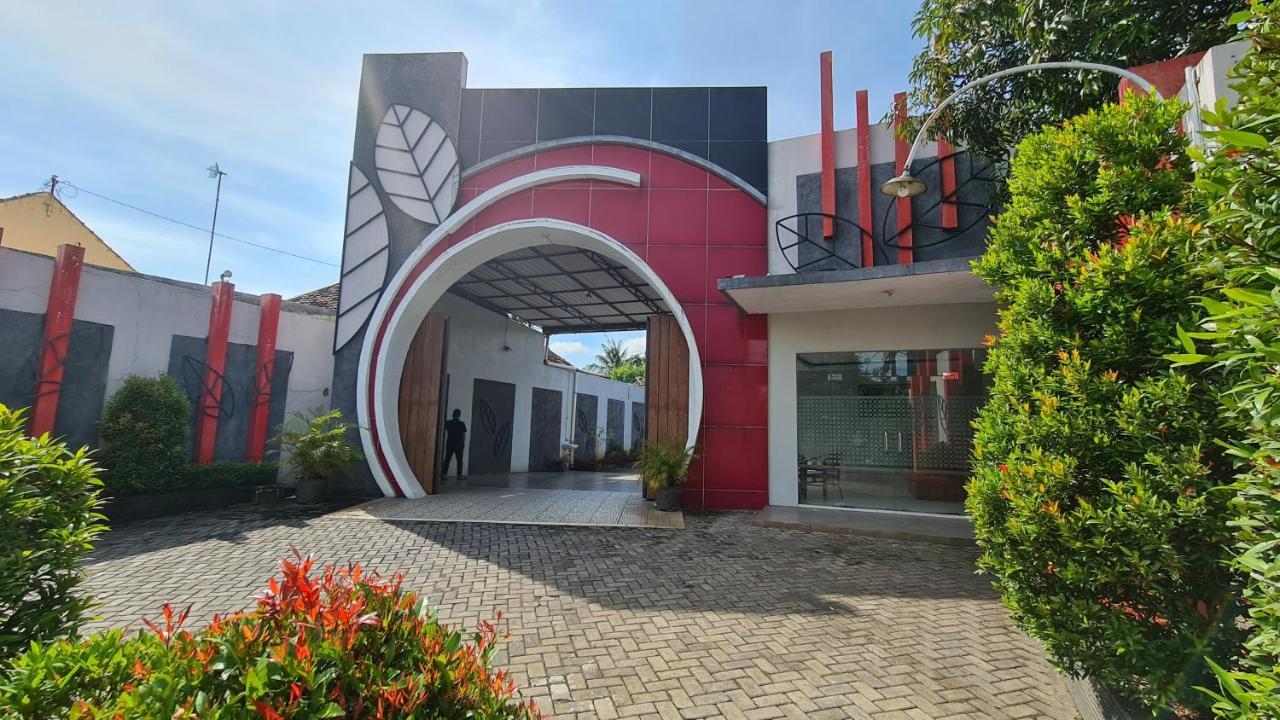 Oyo 90831 Hotel Gardenia Prambanan Yogyakarta Exterior foto