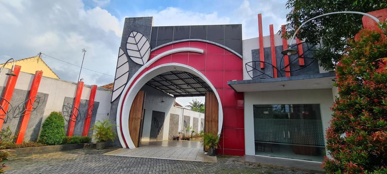 Oyo 90831 Hotel Gardenia Prambanan Yogyakarta Exterior foto