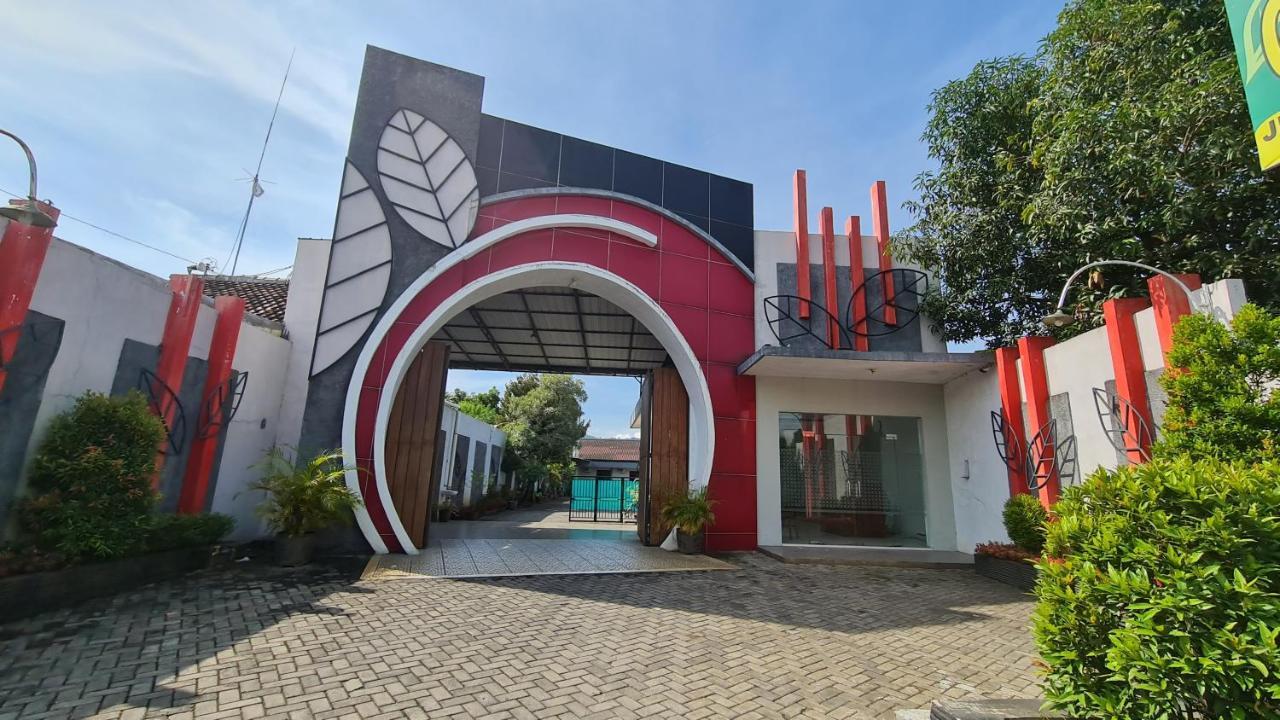 Oyo 90831 Hotel Gardenia Prambanan Yogyakarta Exterior foto