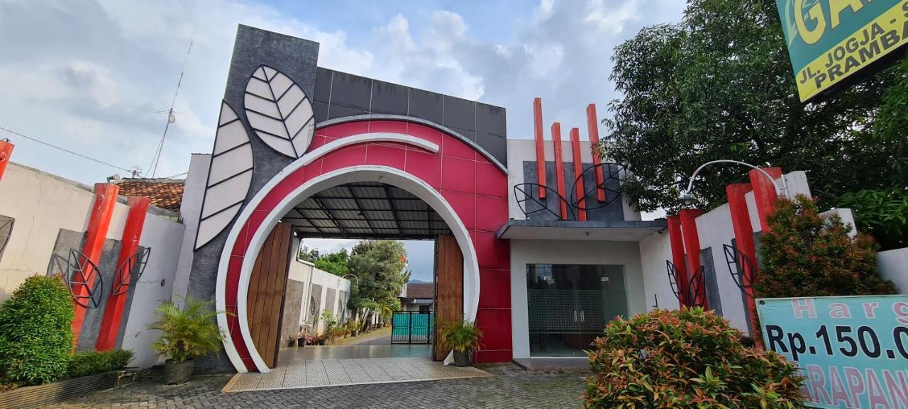Oyo 90831 Hotel Gardenia Prambanan Yogyakarta Exterior foto