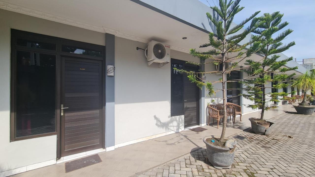 Oyo 90831 Hotel Gardenia Prambanan Yogyakarta Exterior foto