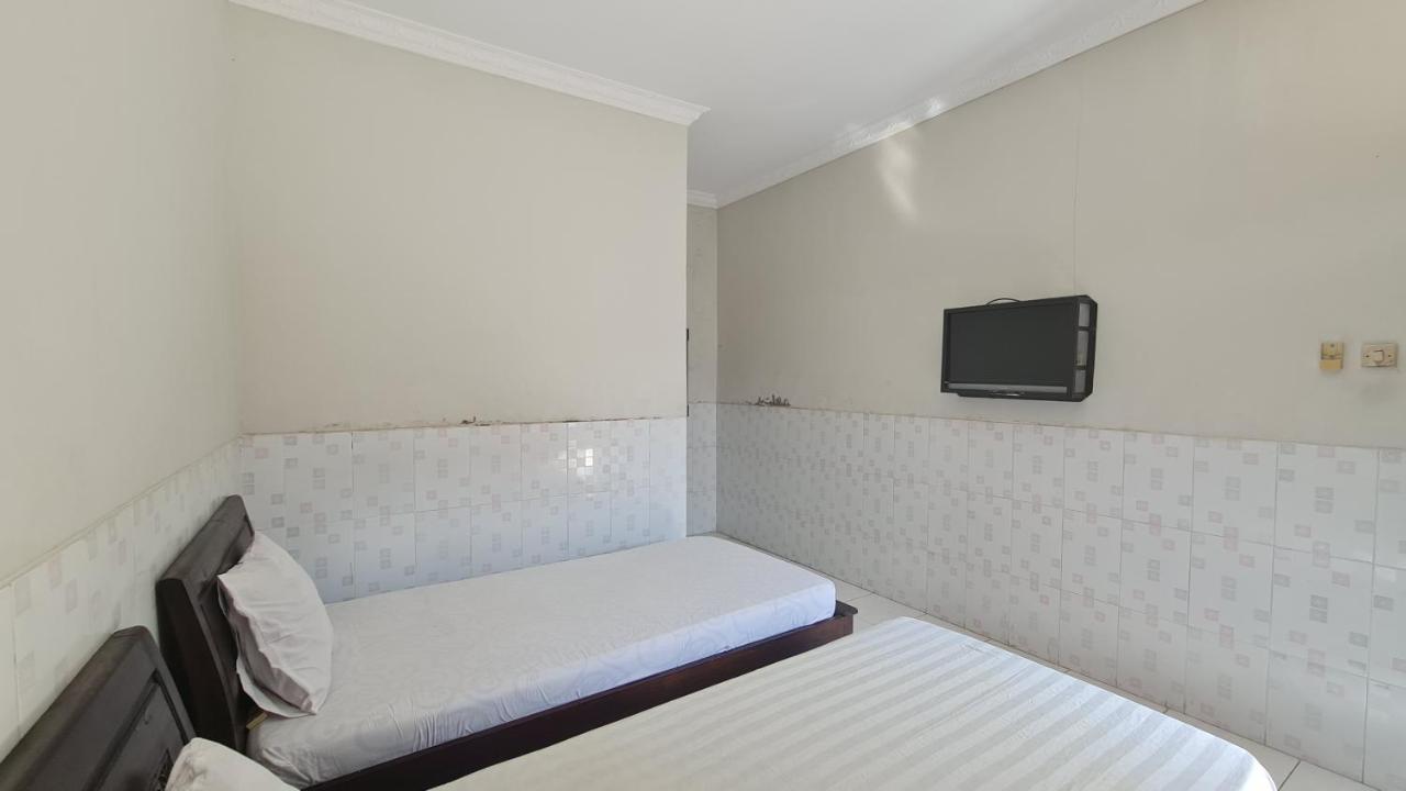 Oyo 90831 Hotel Gardenia Prambanan Yogyakarta Exterior foto