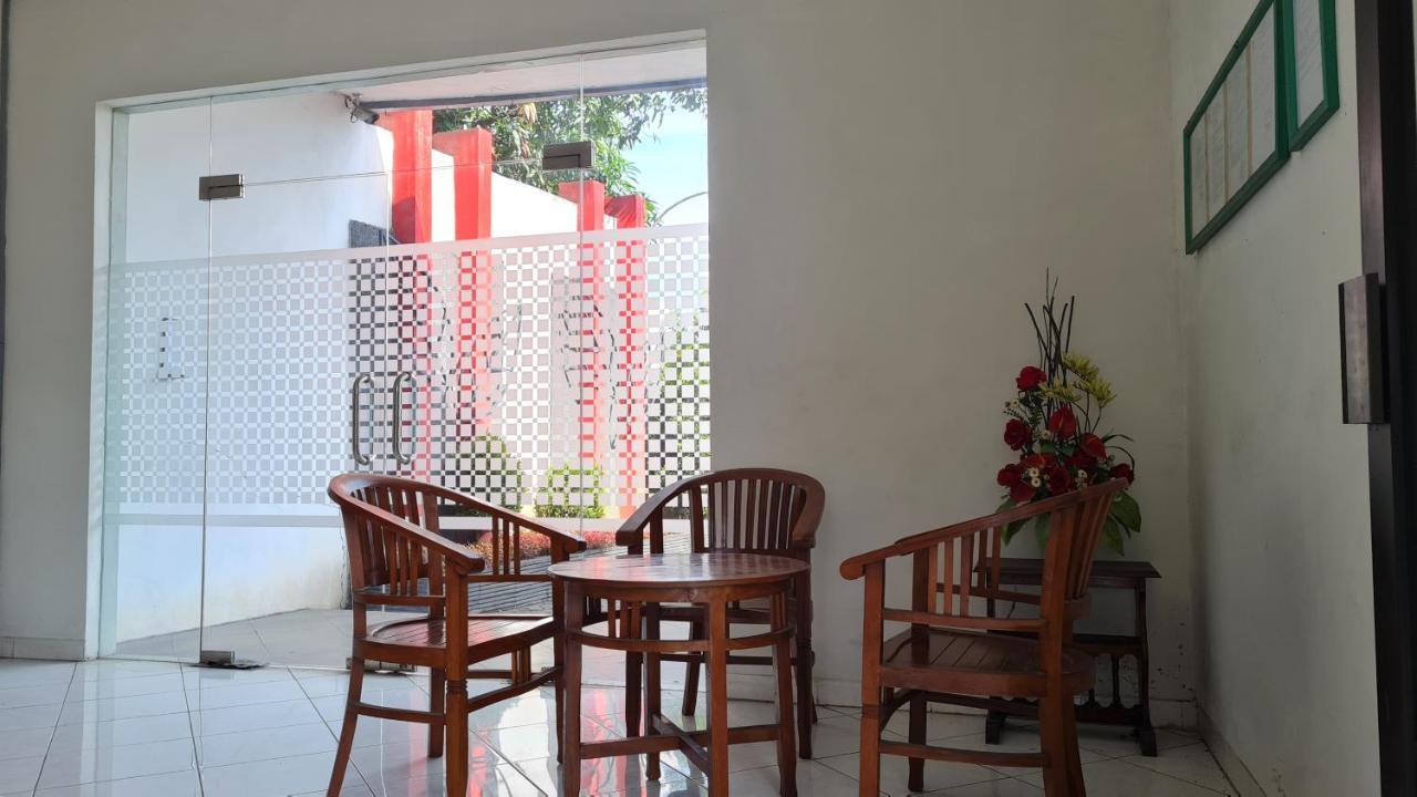 Oyo 90831 Hotel Gardenia Prambanan Yogyakarta Exterior foto