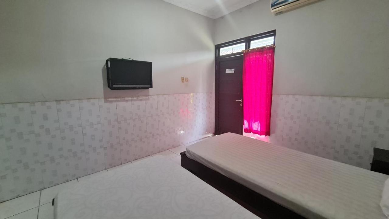 Oyo 90831 Hotel Gardenia Prambanan Yogyakarta Exterior foto