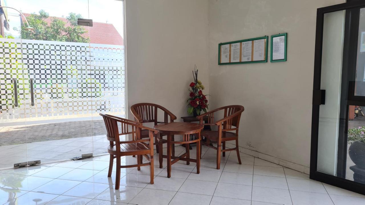 Oyo 90831 Hotel Gardenia Prambanan Yogyakarta Exterior foto